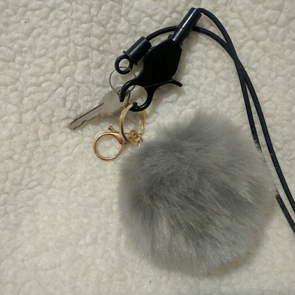 Gray keychain / purse puff ball - Picture 2 of 5